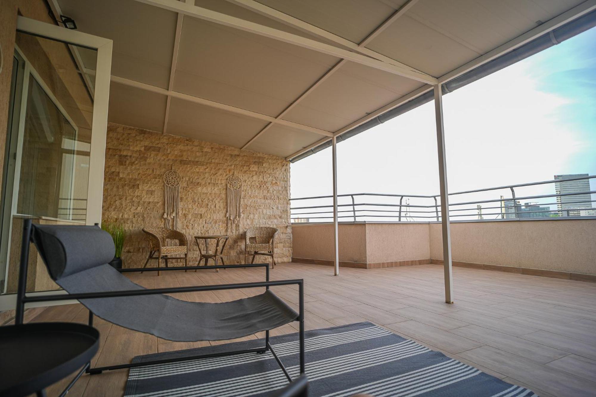 Penthouse With Huge Rooftop Terrace & City View Bucharest Exterior photo